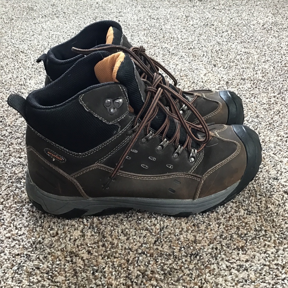 Men’s Waterproof Gotcha Boots Sz 11